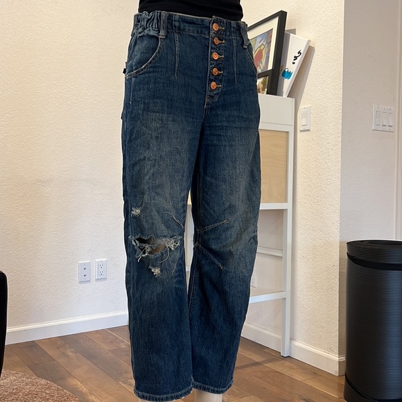 Pilcro High Rise Destroyed Jean 25 - Picture 3 of 5